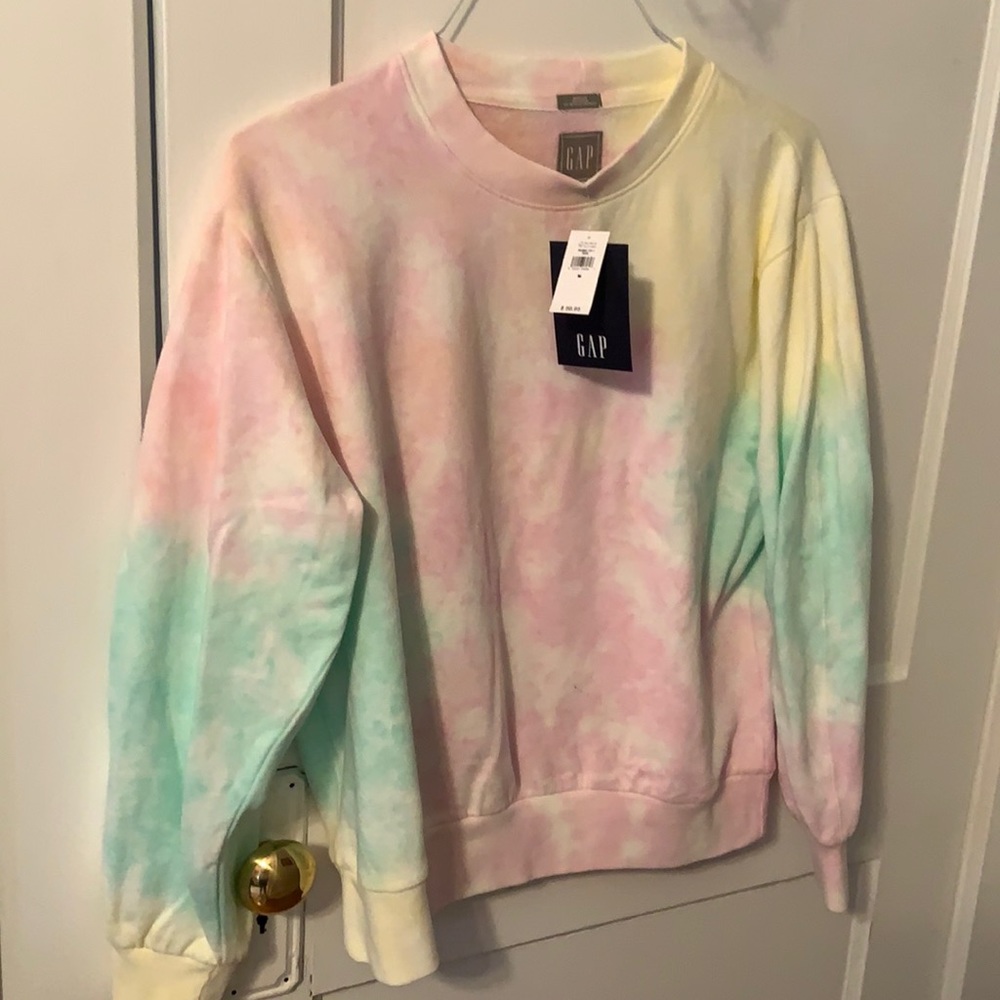 New with tags. Super soft tie dye gap sweatshirt.